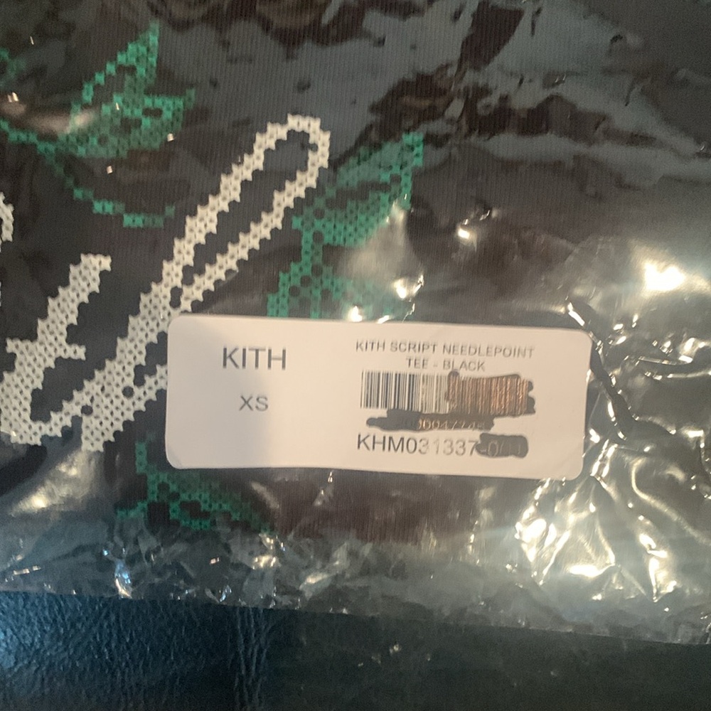 Kith script needlepoint tee-black - Picture 3 of 4